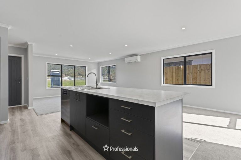 Photo of property in 38 Harry Martin Lane, Wainuiomata, Lower Hutt, 5014