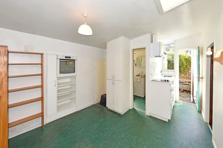 Photo of property in 16 Ripon Street, Lyttelton, 8082