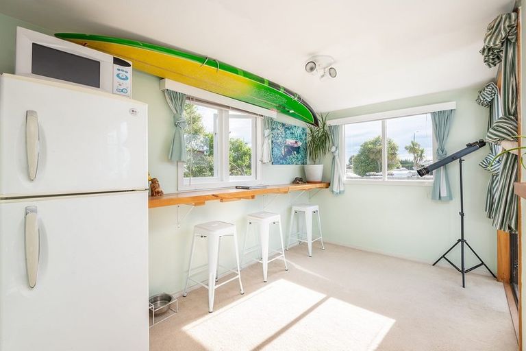 Photo of property in 10 Cross Street, Waikuku Beach, 7473