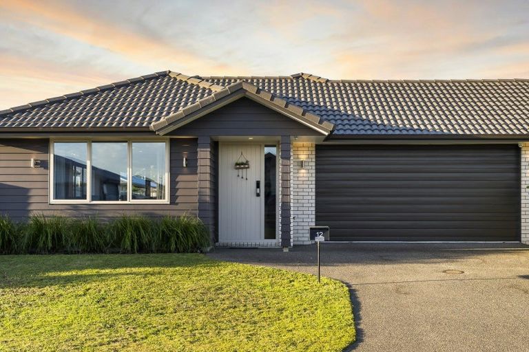 Photo of property in 12 Furlong Road, Papamoa, 3118