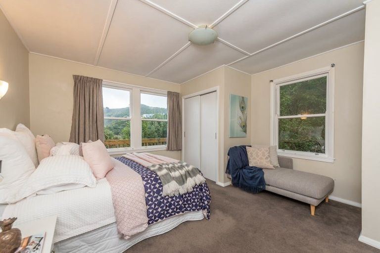 Photo of property in 19 Montgomery Avenue, Karori, Wellington, 6012