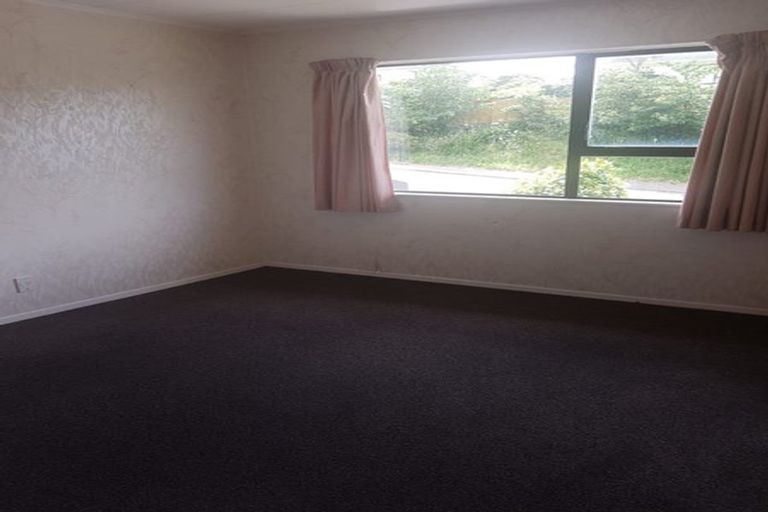 Photo of property in 79 Victory Crescent, Tawa, Wellington, 5028