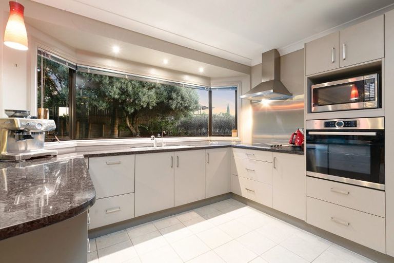 Photo of property in 11 Hillford Place, Welcome Bay, Tauranga, 3175