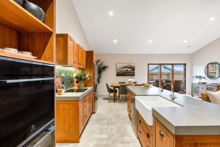 Photo of property in 2 Rich Rise, Havelock North, 4130