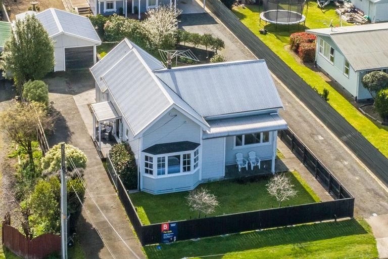 Photo of property in 10 Philip Street, Carterton, 5713