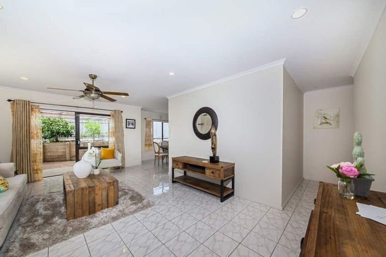 Photo of property in 28 Brookwood Drive, Henderson, Auckland, 0612