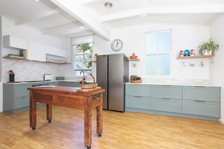 Photo of property in 12 Maritime Terrace, Birkenhead, Auckland, 0626