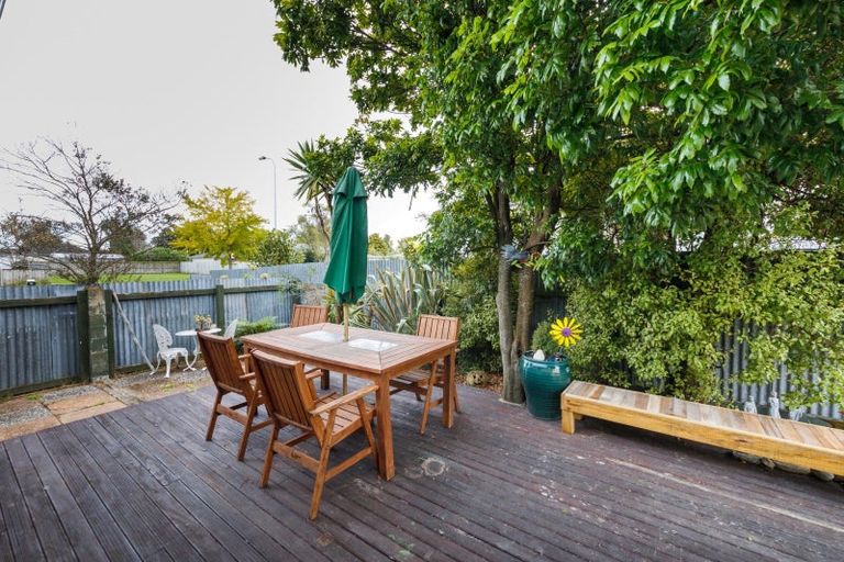 Photo of property in 11 Montrose Place, Takaro, Palmerston North, 4412