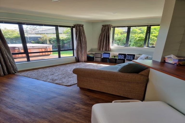 Photo of property in 16 Bottle Lake Drive, Parklands, Christchurch, 8083