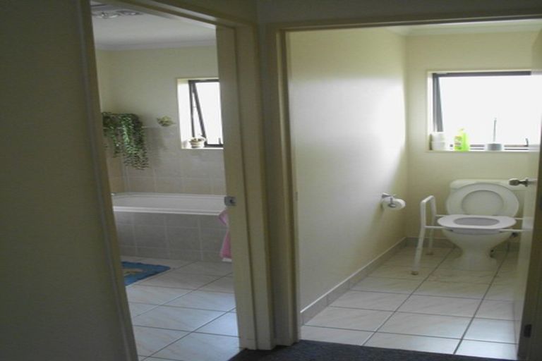 Photo of property in 6 Maadi Place, Papakura, 2110