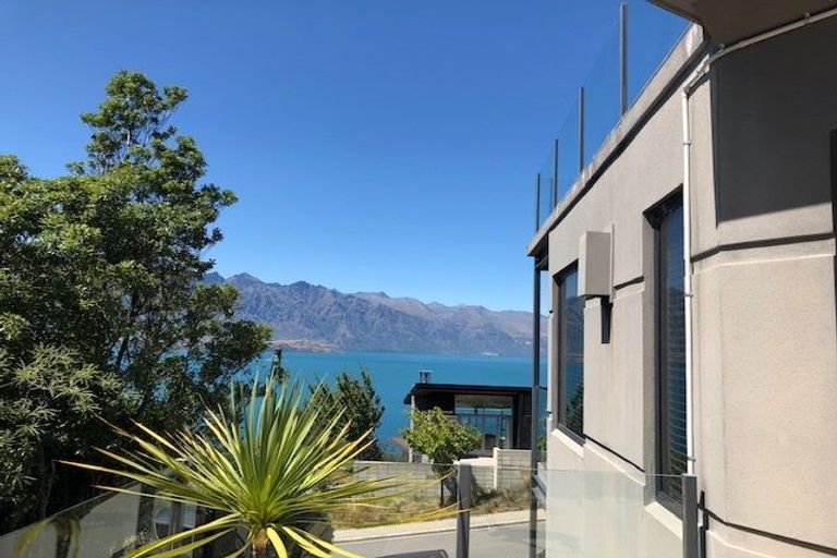 Photo of property in 12 Aspen Grove, Fernhill, Queenstown, 9300