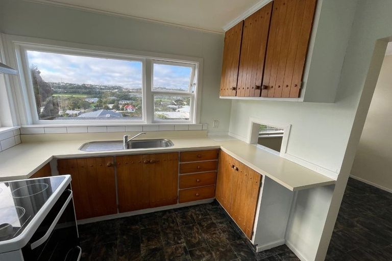 Photo of property in 9 Bellringer Crescent, Newlands, Wellington, 6037