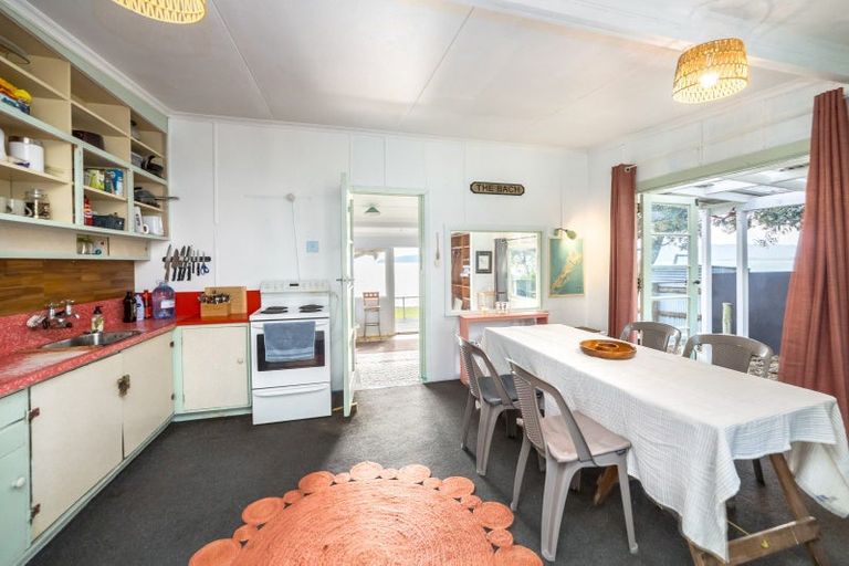 Photo of property in 1598 Cape Palliser Road, Cape Palliser, Featherston, 5772