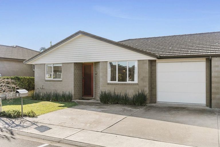 Photo of property in Waterview Estate, 41/4 Greystone Place, Omokoroa, 3114