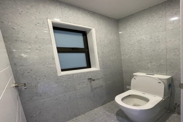 Photo of property in 128b Hutchinsons Road, Bucklands Beach, Auckland, 2014