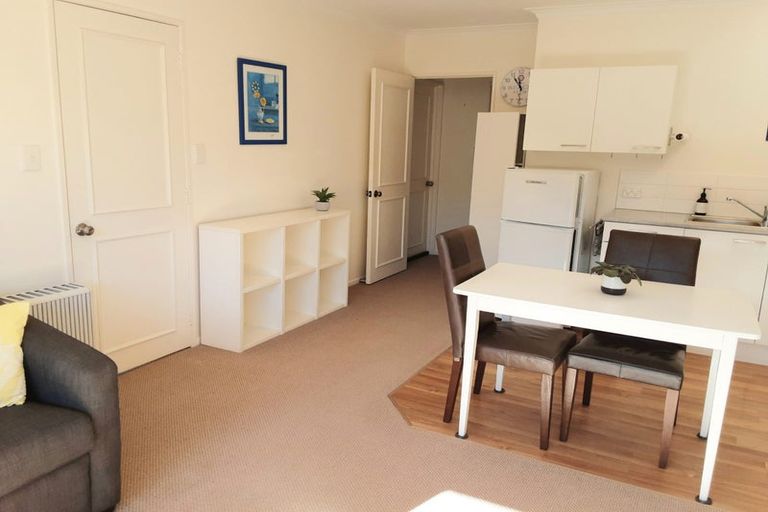 Photo of property in 1/40 Rothesay Bay Road, Rothesay Bay, Auckland, 0630