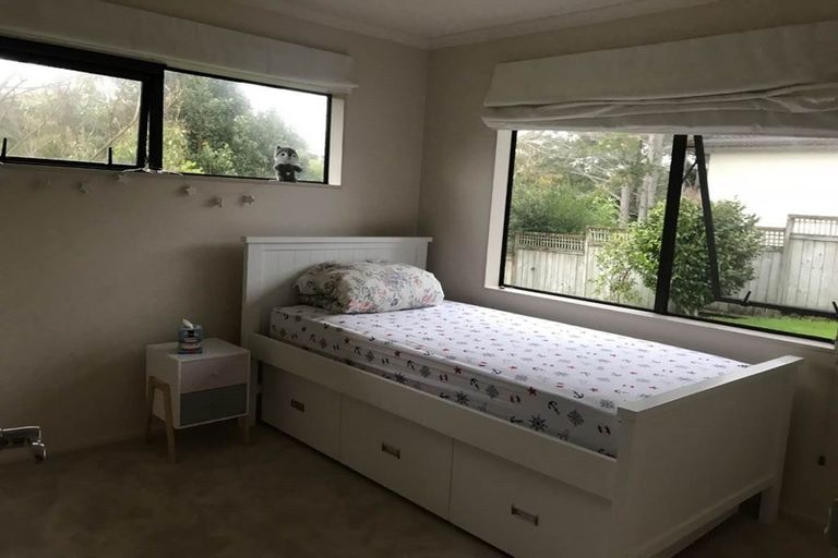 Photo of property in 14 Maryann Place, Greenhithe, Auckland, 0632