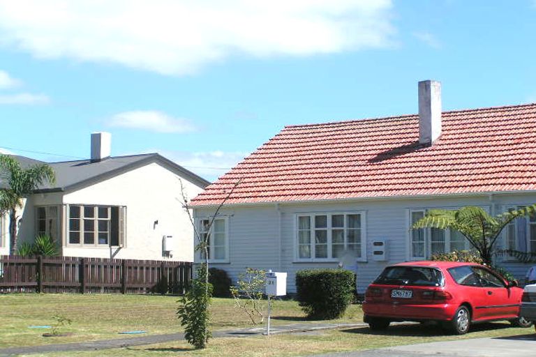 Photo of property in 23 Fairfax Avenue, Northcote, Auckland, 0627