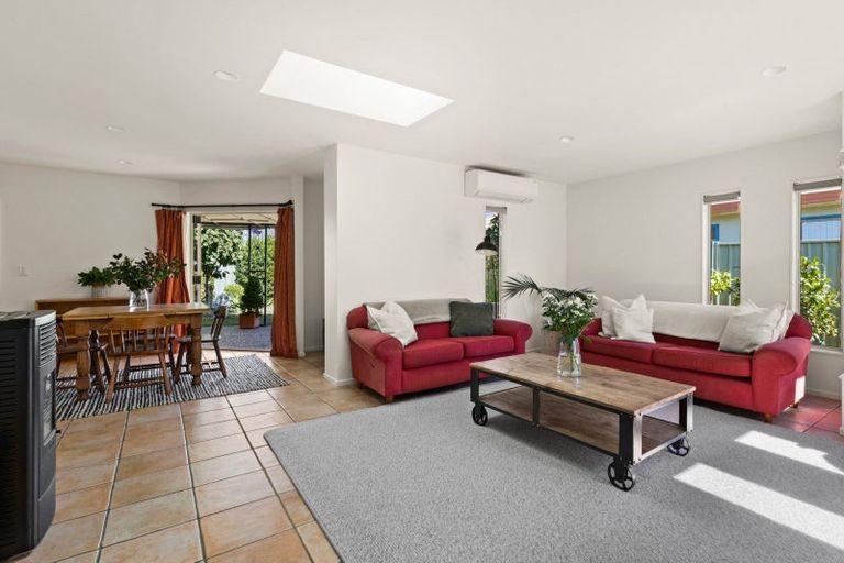 Photo of property in 2 Queens Walk, Taradale, Napier, 4112