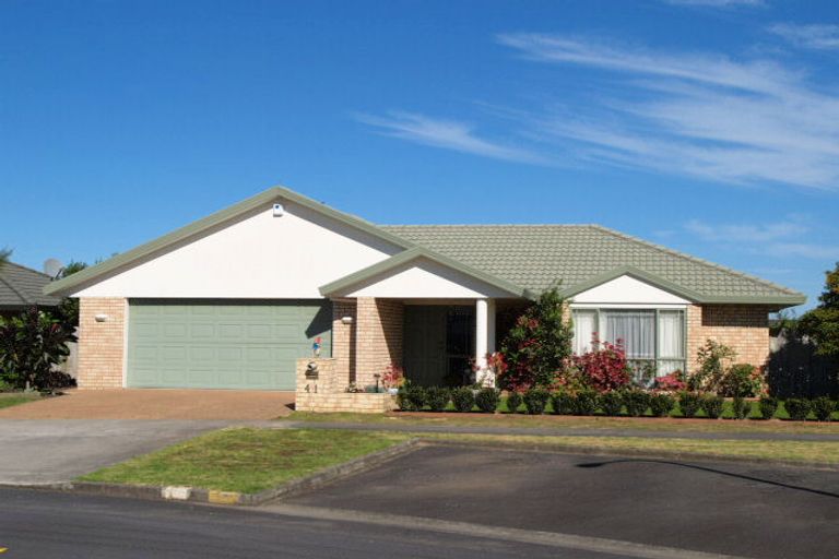 Photo of property in 41 Oakridge Way, Northpark, Auckland, 2013