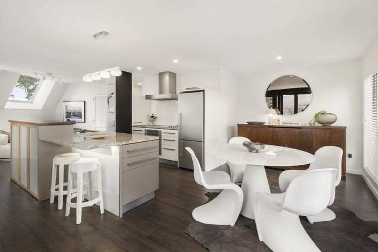 Photo of property in 1/25 Thane Road, Roseneath, Wellington, 6011