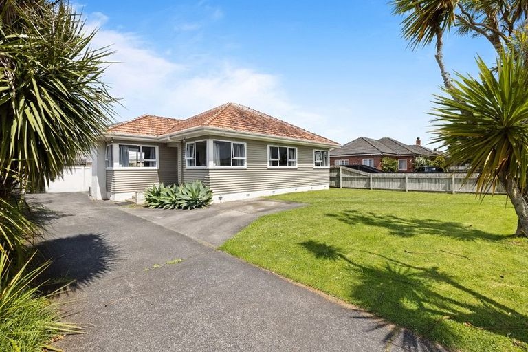 Photo of property in 17 Nicholson Avenue, Papatoetoe, Auckland, 2025