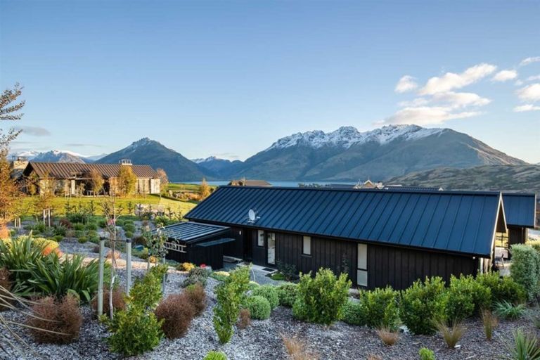 Photo of property in 25 Hackett Road, Jacks Point, Queenstown, 9371