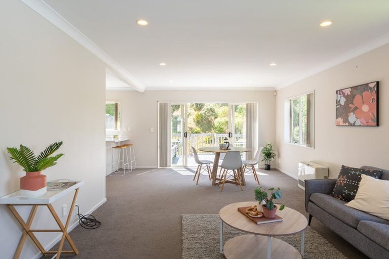 Photo of property in 18 Erlestoke Crescent, Churton Park, Wellington, 6037