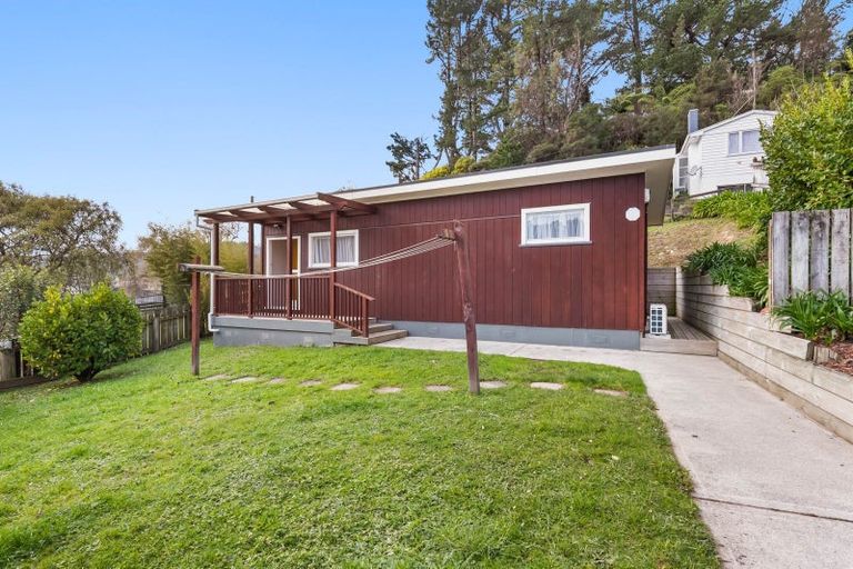 Photo of property in 4 Thomson Grove, Stokes Valley, Lower Hutt, 5019