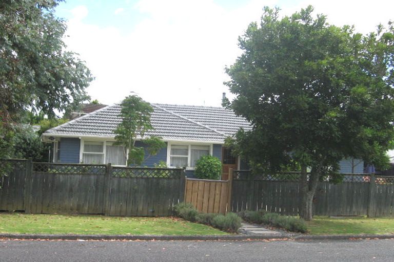Photo of property in 4 Livingstone Street, Milford, Auckland, 0620