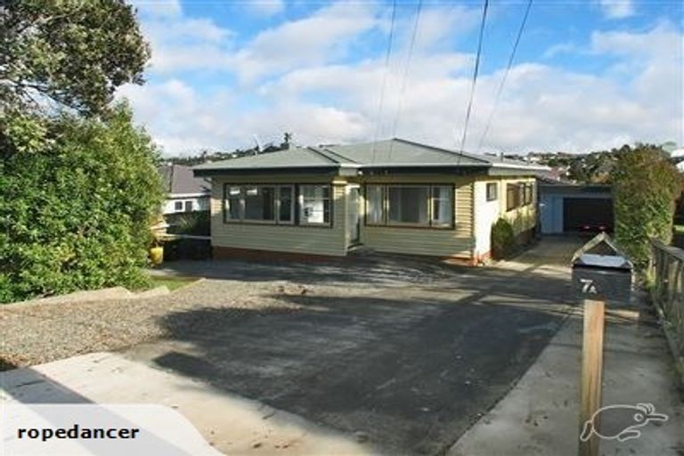 Photo of property in 7 Warrington Grove, Newlands, Wellington, 6037