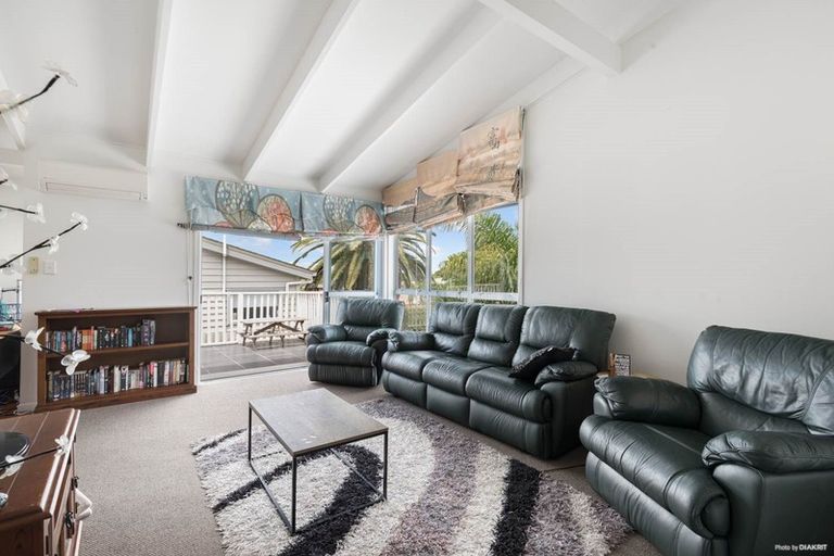 Photo of property in 7 Merville Avenue, Te Atatu South, Auckland, 0610