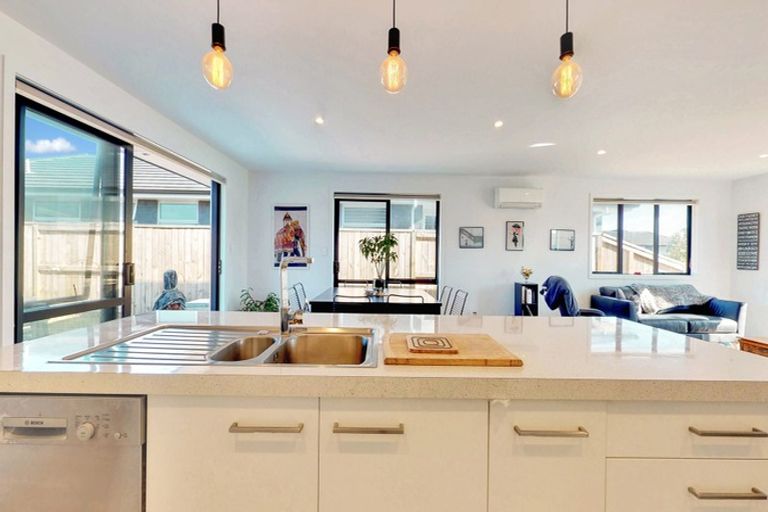 Photo of property in 38 Te Kio Crescent, Papamoa Beach, Papamoa, 3118