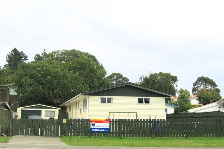 Photo of property in 63 Norana Road, Timberlea, Upper Hutt, 5018