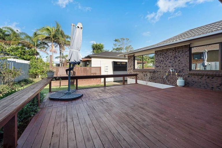 Photo of property in 7 Mark Edward Drive, Half Moon Bay, Auckland, 2012