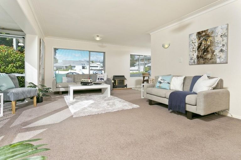 Photo of property in 2/1 Sylvan Park Avenue, Milford, Auckland, 0620