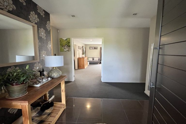 Photo of property in 14 Bernice Crescent, Yaldhurst, Christchurch, 8042