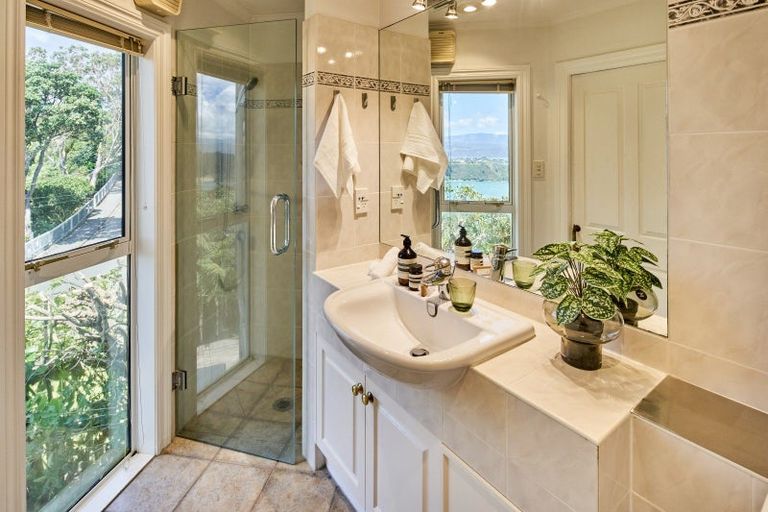 Photo of property in 4 Robieson Street, Roseneath, Wellington, 6011