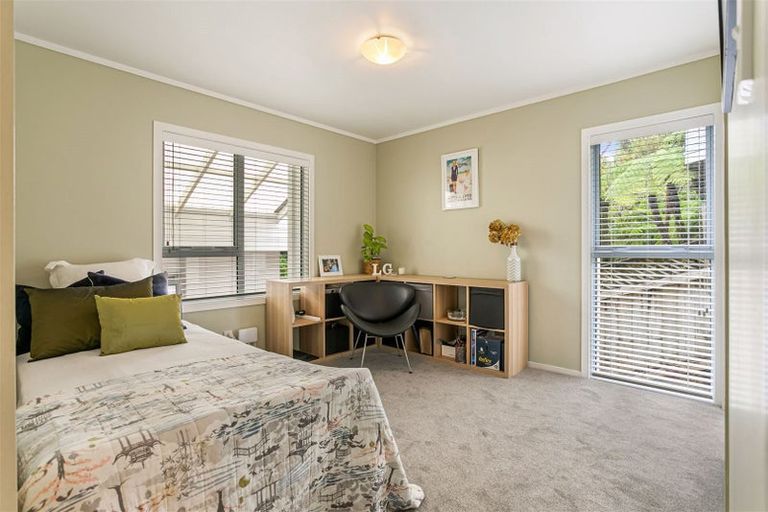 Photo of property in 1040 Scenic Drive North, Swanson, Auckland, 0816