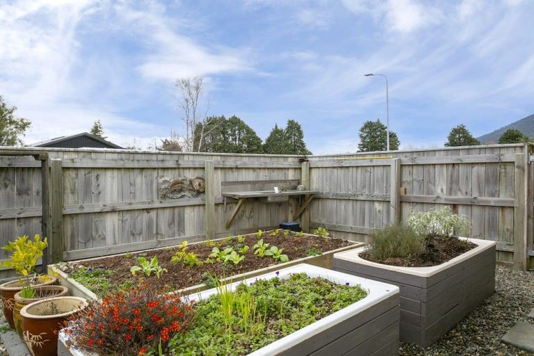 Photo of property in 12 Ngahana Place, Turangi, 3334