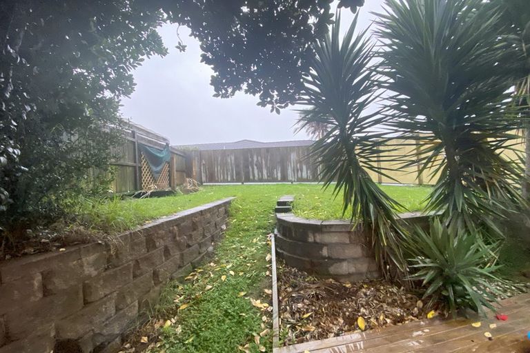 Photo of property in 25 Tatyana Place, Massey, Auckland, 0614