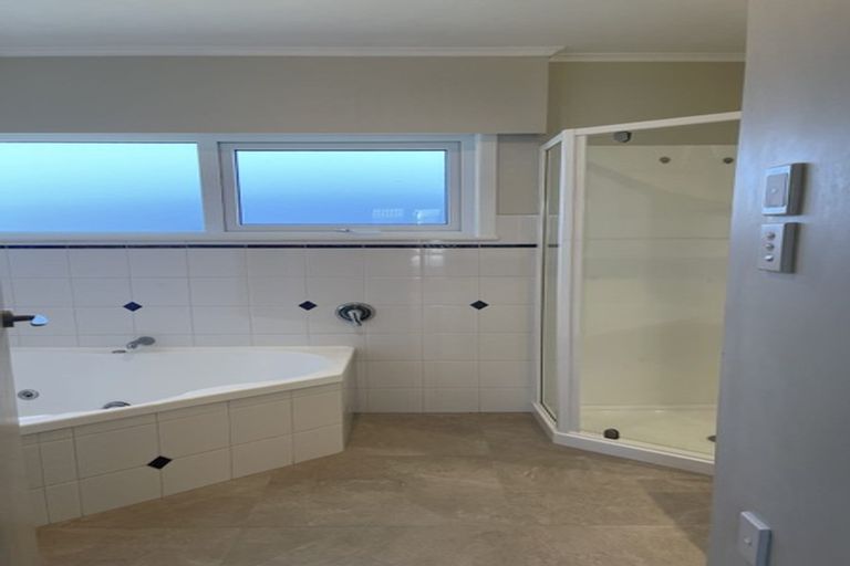 Photo of property in 43 Grassways Avenue, Pakuranga, Auckland, 2010