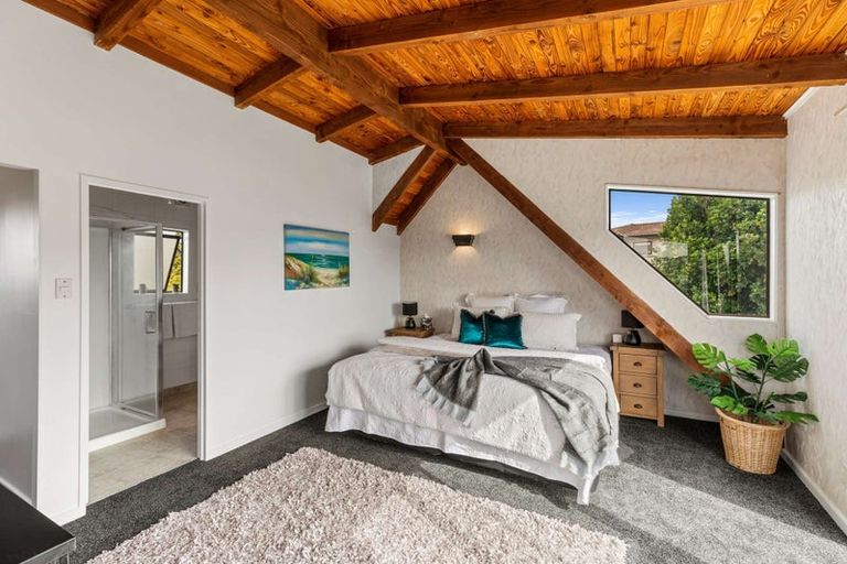 Photo of property in 38 Thorburn Avenue, Red Beach, 0932