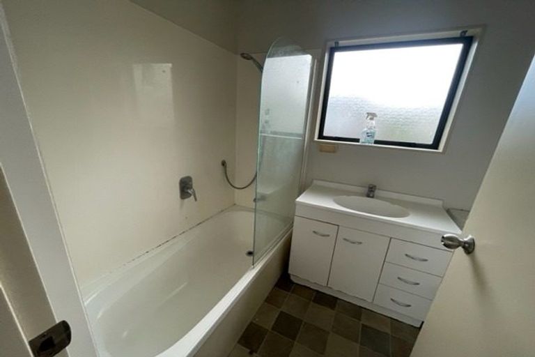 Photo of property in 19 Cottrell Place, Clendon Park, Auckland, 2103