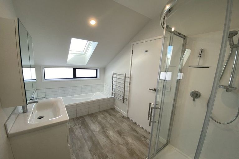 Photo of property in 90a Cambridge Terrace, Waterloo, Lower Hutt, 5011