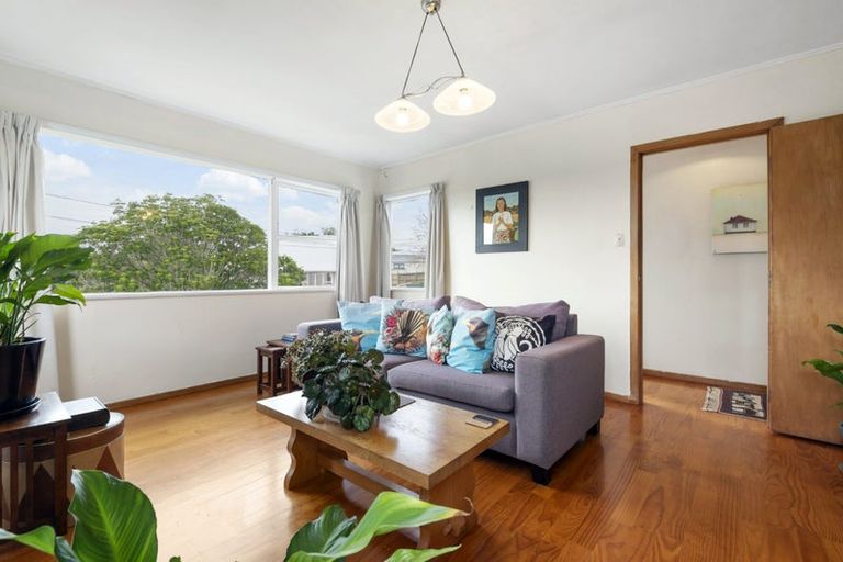 Photo of property in 10 Japonica Drive, Beach Haven, Auckland, 0626