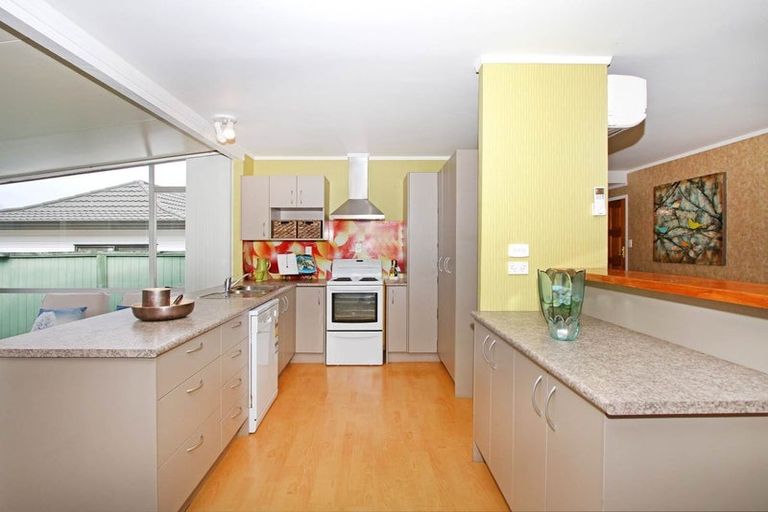 Photo of property in 37 Takapu Street, Henderson, Auckland, 0612