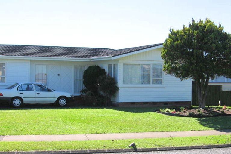 Photo of property in 88 Edgewater Drive, Pakuranga, Auckland, 2010