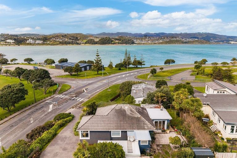 Photo of property in 140 Main Road, Titahi Bay, Porirua, 5022