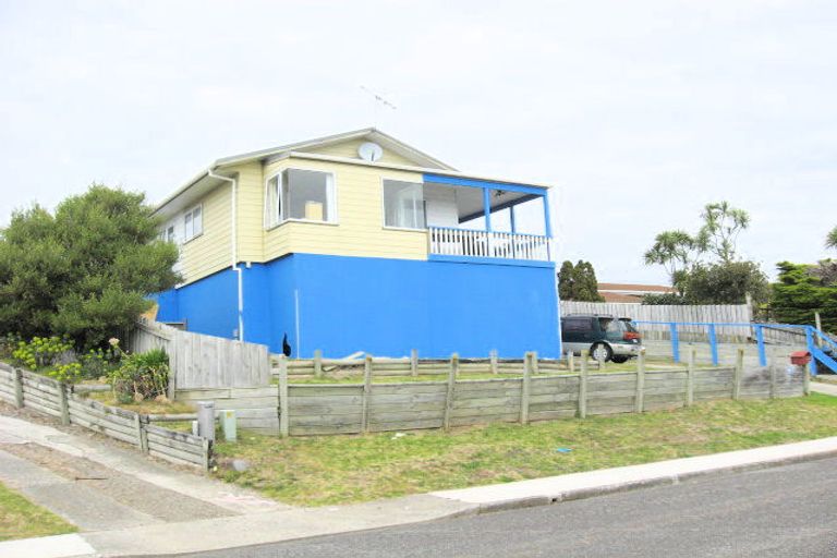 Photo of property in 28 Pitoitoi Street, Otaihanga, Paraparaumu, 5036